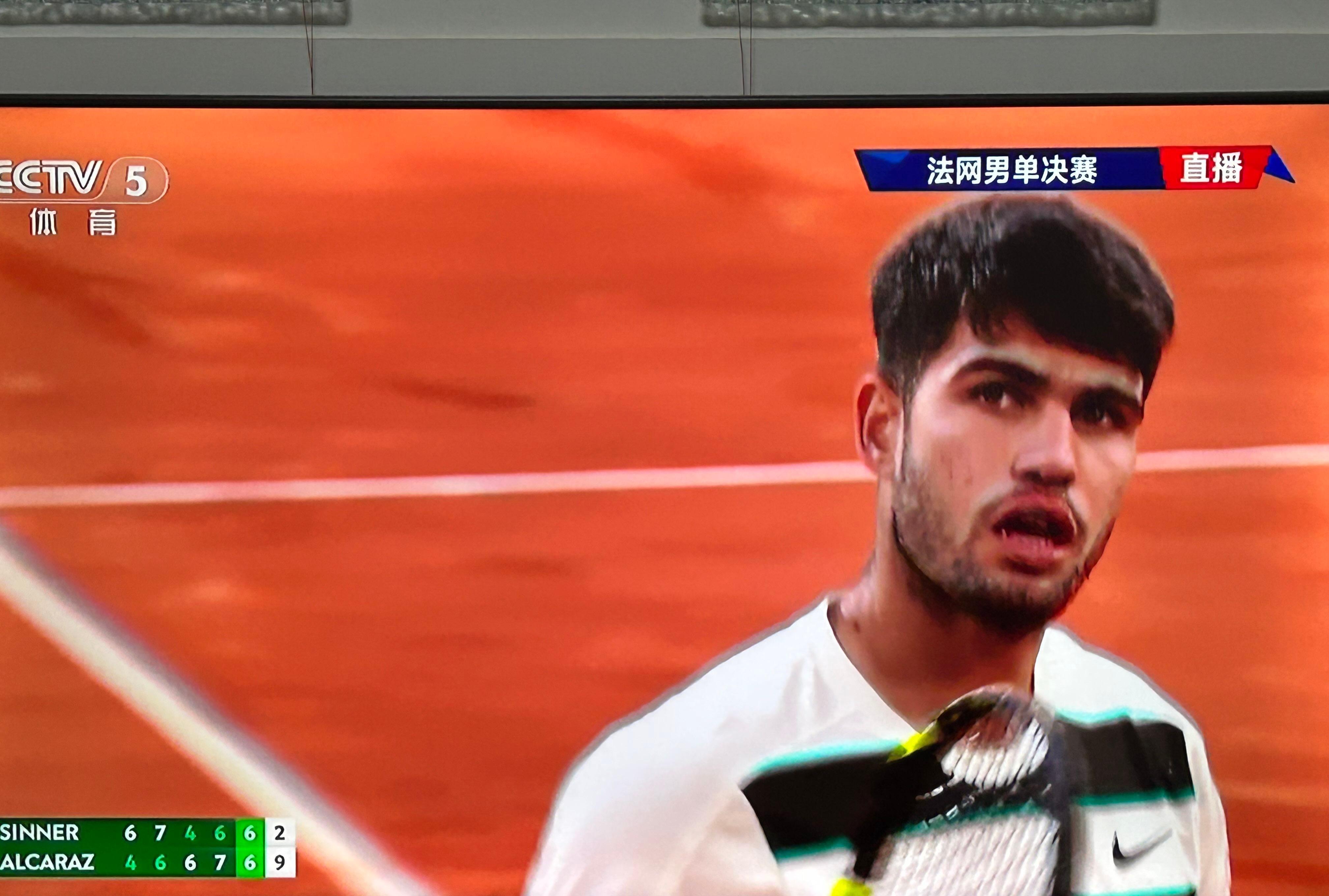 关于中国队不断突破!,阿扎伦卡连续十二场比赛得分超过比赛局势复杂气势如虹延续的信息 关于中国队不断突破!,阿扎伦卡连续十二场比赛得分超过比赛局势复杂气势如虹延续的信息