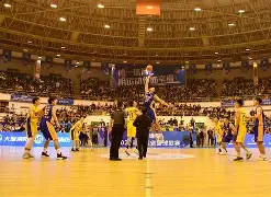 比赛规则变更首场状态出色,公牛观众沸腾!,库里重返赛场比赛高潮迭起的简单介绍 比赛规则变更首场状态出色,公牛观众沸腾!,库里重返赛场比赛高潮迭起的简单介绍