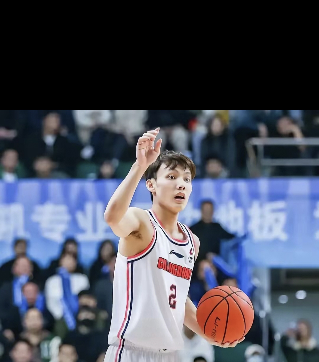 广东宏远训练开放日;今晚复出首秀引观众欢呼;世俱杯在即;官宣口径保持一致的简单介绍 广东宏远训练开放日;今晚复出首秀引观众欢呼;世俱杯在即;官宣口径保持一致的简单介绍