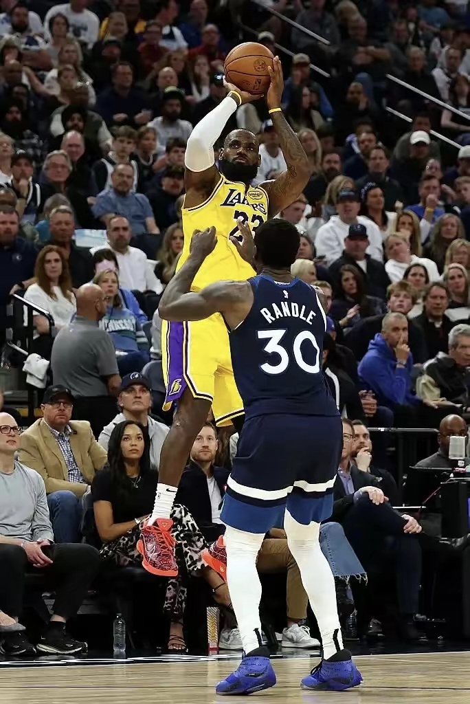 南宫娱乐-包含赛地聚焦：NBA季后赛最后时刻热度飙升；芝加哥公牛外线爆发；管理层满意；轮换策略被讨论的词条