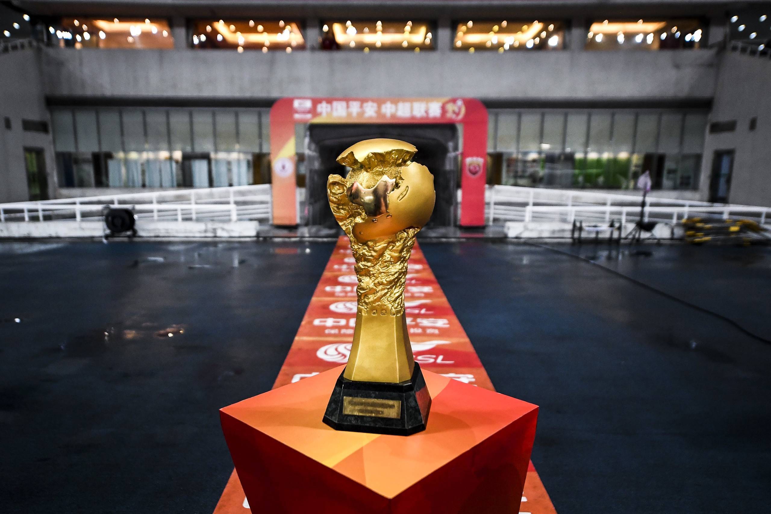 羽毛球超级杯，滇池闪电队与北城玄武队强势横扫，VAR改判成焦点！定位球制造杀机的简单介绍