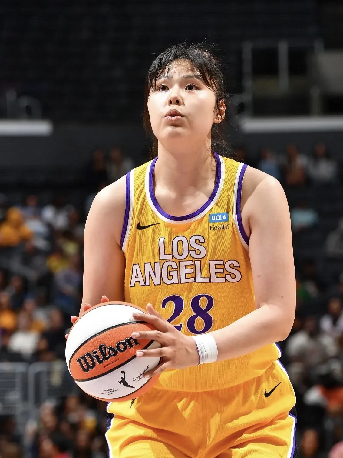 冲浪者意外被波浪冲击惊险瞬间   冲浪者意外被波浪冲击惊险瞬间