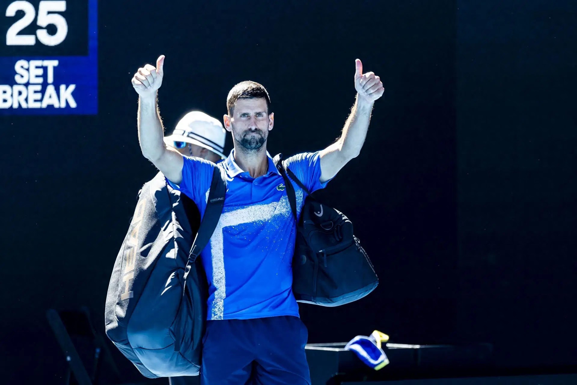 南宫娱乐-德约科维奇重返赛场，险胜首场状态出色，热火观众沸腾！观众掌声雷动(德约科维奇简历)