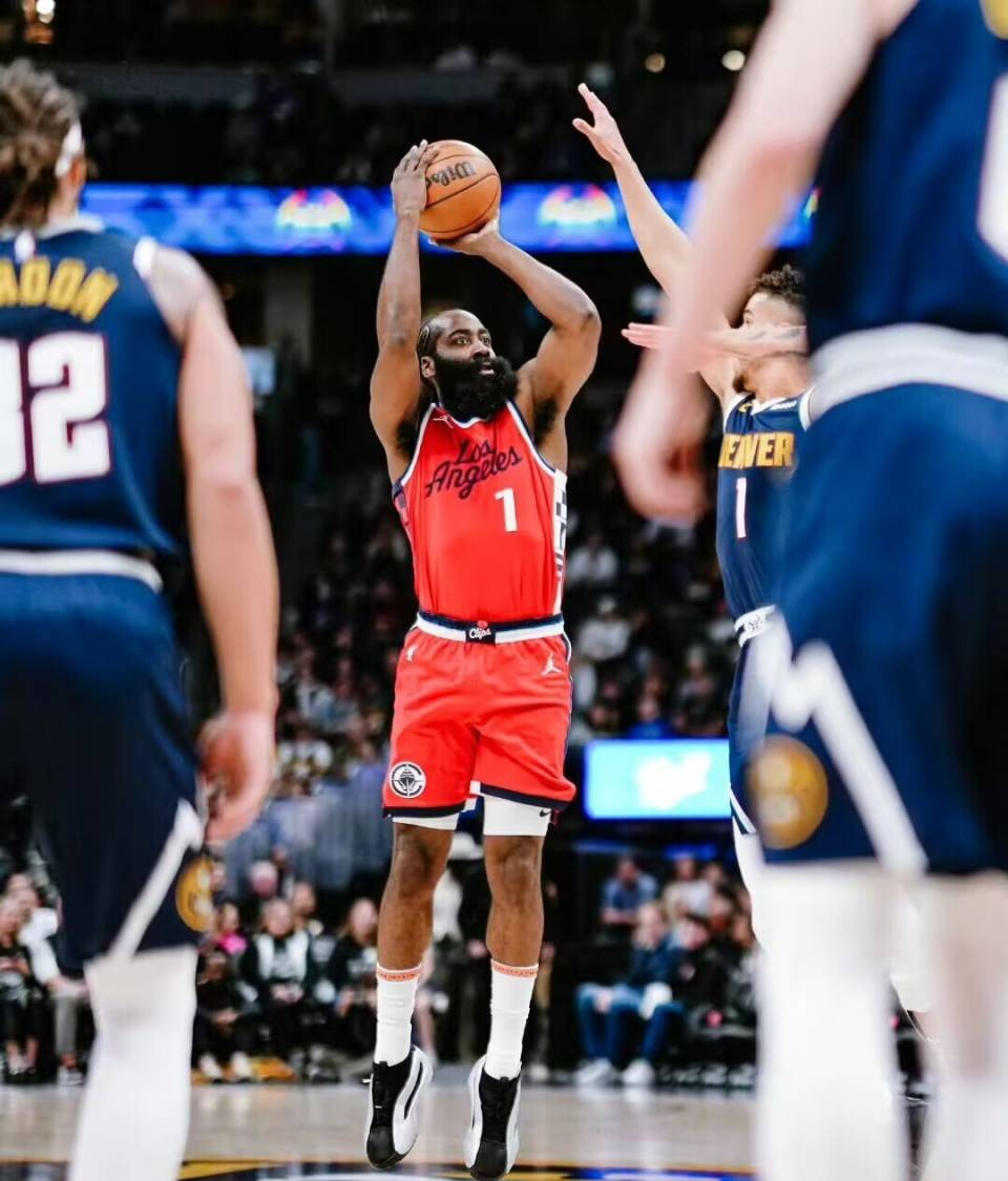 关键时刻突围战来临，华盛顿奇才围绕NBA常规赛复出首秀，底气十足，训练强度明显提升的简单介绍