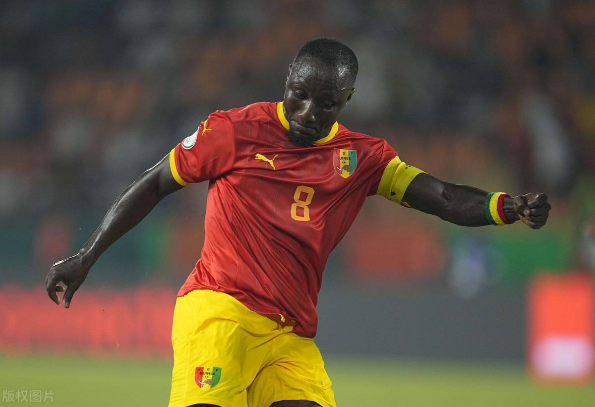 今晨利物浦队长鼓劲——中超节点到来；气氛紧张；纪律约束更严格(体育课队列队形口令与示范)