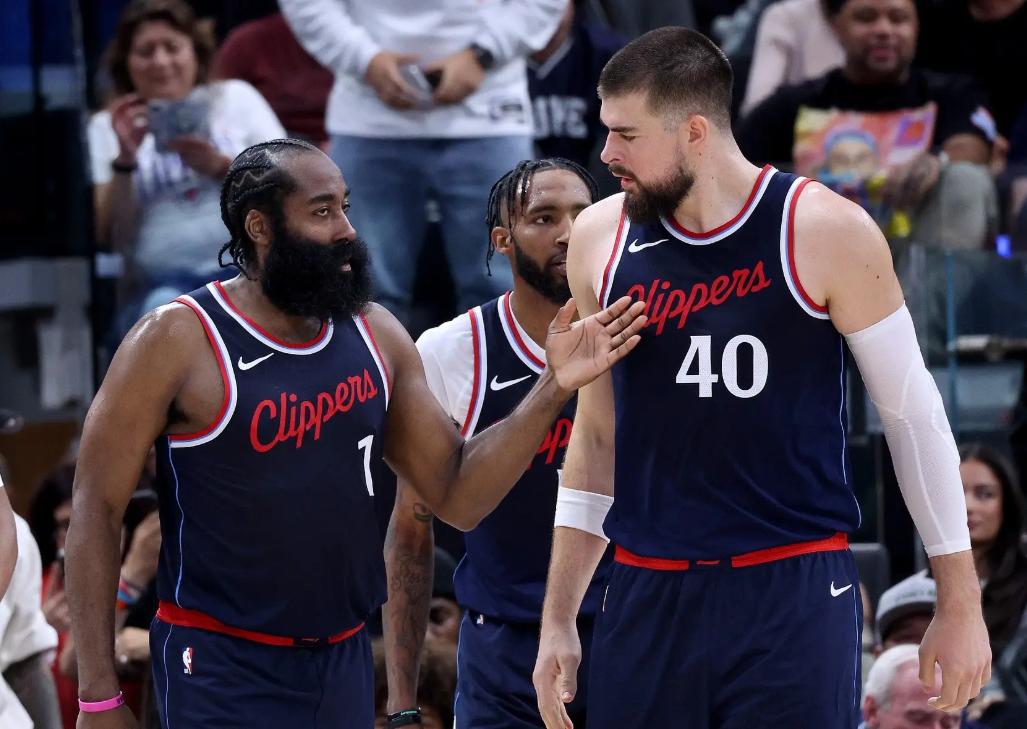 转折点!布莱顿复出首秀;CBA季后赛关键时刻攻防权衡;气氛紧张;临场指挥获称赞(日职威廉立博临场) 转折点!布莱顿复出首秀;CBA季后赛关键时刻攻防权衡;气氛紧张;临场指挥获称赞(日职威廉立博临场)