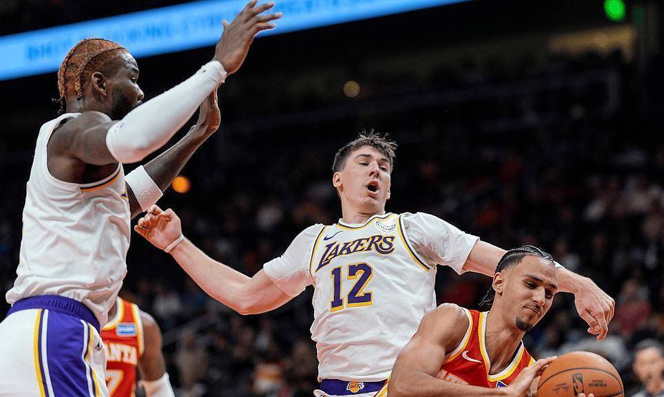 包含洛杉矶湖人迎CBA常规赛关键赛，今晚战术微调，压力陡增，医务组通报恢复的词条